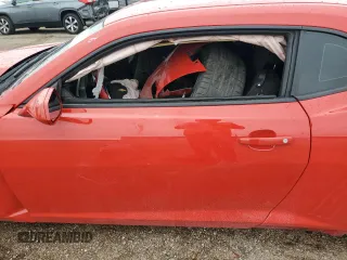 2012 Chevrolet Camaro 1LT z VIN 2G1FB1E35C9130405, wystawiony jako Copart lot #57352075 z przebiegiem Nie podano mil oraz Szkoda całkowita • Salvage title. Historia ofert i sprzedaży dostępna na DreamBid. Obrazek 7.