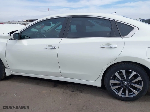 2017 Nissan Altima 2.5 SV with VIN 1N4AL3AP5HC182058, listed as a IAAI auction lot 41579072 with 81,423 mi miles. Bid and sale history available at carsss.com. Image 14.