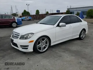2013 Mercedes-Benz C 250 Sport z VIN WDDGF4HB4DA804270, wystawiony jako Copart lot #55181755 z przebiegiem 147 434 mil mil oraz Szkoda całkowita • Salvage title. Historia ofert i sprzedaży dostępna na DreamBid. Obrazek 1.