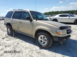 2001 Ford Explorer XLT z VIN 1FMZU63E71ZA48707, wystawiony jako Copart lot #55974105 z przebiegiem 214 188 mil mil oraz Szkody całkowita. Historia ofert i sprzedaży dostępna na DreamBid. Obrazek 4.