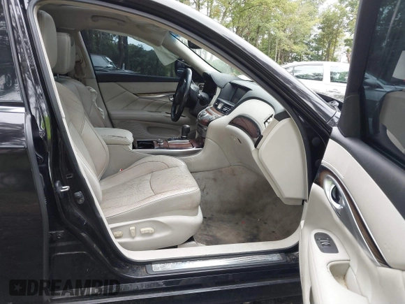 2011 Infiniti M37 with VIN JN1BY1AR5BM374686, listed as a IAAI auction lot 40399732 with 208,337 mi miles. Bid and sale history available at carsss.com. Image 5.