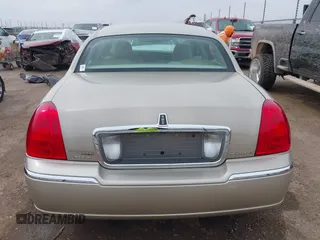 2006 Lincoln Town Car Signature z VIN 1LNHM81W66Y604098, wystawiony jako IAAI lot #42063391 z przebiegiem 93 541 mil mil oraz . Historia ofert i sprzedaży dostępna na DreamBid. Obrazek 16.