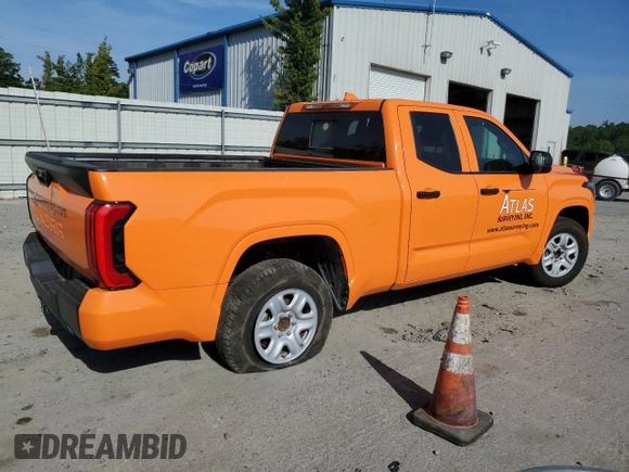 2022 Toyota Tundra SR z VIN 5TFKB5AA4NX008379, wystawiony jako Copart lot #53717915 z przebiegiem 56 199 mil mil oraz Szkoda całkowita • Salvage title. Historia ofert i sprzedaży dostępna na DreamBid. Obrazek 3.