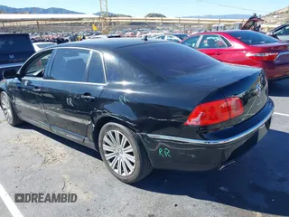 2005 Volkswagen Phaeton z VIN WVWAF93D958002005, wystawiony jako IAAI lot #41653590 z przebiegiem Nie podano mil oraz . Historia ofert i sprzedaży dostępna na DreamBid. Obrazek 3.
