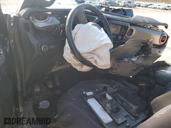 2018 Jeep Wrangler Unlimited Sport S z VIN 1C4HJXDGXJW230269, wystawiony jako Copart lot #53250765 z przebiegiem Nie podano mil oraz Nie do naprawy • Non repairable. Historia ofert i sprzedaży dostępna na DreamBid. Obrazek 8.