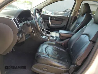 2010 GMC Acadia SLT1 z VIN 1GKLRMED4AJ113245, wystawiony jako Copart lot #51918175 z przebiegiem 116 737 mil mil oraz Czysty tytuł • Clean title. Historia ofert i sprzedaży dostępna na DreamBid. Obrazek 7.