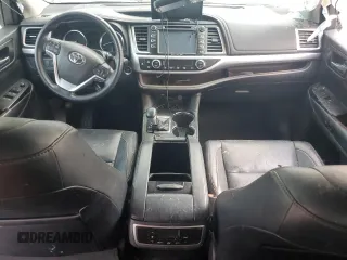 2018 Toyota Highlander SE with VIN 5TDJZRFH1JS527037, listed as a Copart auction lot 60348635 with 56,207 mi miles and Salvage title. Bid and sale history available at DreamBid. Image 8.