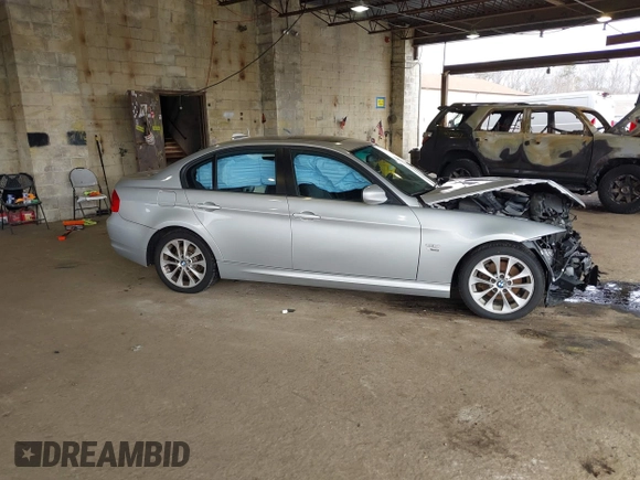 2011 BMW 3 Series 328i xDrive z VIN WBAPK7C55BA819217, wystawiony jako IAAI lot #41994555 z przebiegiem 204 559 mil mil oraz . Historia ofert i sprzedaży dostępna na DreamBid. Obrazek 14.