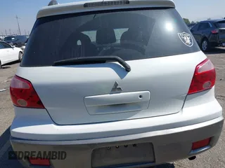 2005 Mitsubishi Outlander XLS with VIN JA4LX41F55U045917, listed as a IAAI auction lot 40450668 with 115,583 mi miles. Bid and sale history available at carsss.com. Image 6.