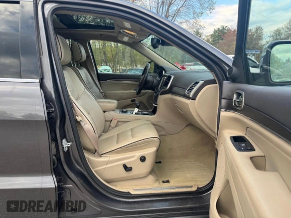 2014 Jeep Grand Cherokee Overland with VIN 1C4RJFCM8EC388963, listed as a Copart auction lot 56423685 with 190,146 mi miles and Clean Title. Bid and sale history available at DreamBid. Image 5.