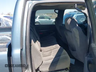 2006 Chevrolet Silverado 1500 LT1 with VIN 2GCEK13T961173184, listed as a IAAI auction lot 41864254 with 700,443 mi miles. Bid and sale history available at carsss.com. Image 8.