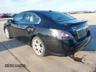 2013 Nissan Maxima S z VIN 1N4AA5AP2DC823212, wystawiony jako IAAI lot #41195799 z przebiegiem 216 924 mil mil oraz . Historia ofert i sprzedaży dostępna na DreamBid. Obrazek 3.