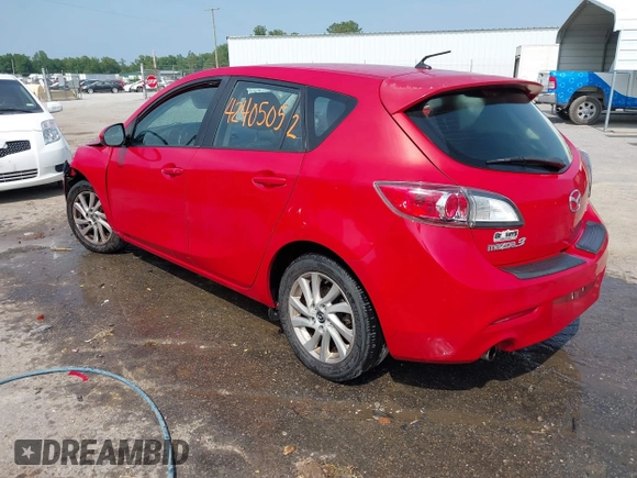 2013 Mazda 3 i Touring z VIN JM1BL1LP9D1813240, wystawiony jako IAAI lot #42405052 z przebiegiem 153 349 mil mil oraz . Historia ofert i sprzedaży dostępna na DreamBid. Obrazek 3.