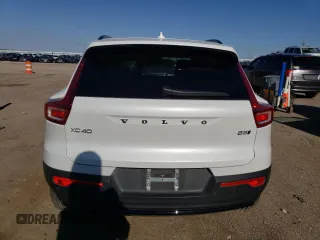2023 Volvo XC40 Ultimate Dark Theme z VIN YV4L12UX4P2003752, wystawiony jako Copart lot #80270204 z przebiegiem 6194 mil mil oraz Szkody całkowita. Historia ofert i sprzedaży dostępna na DreamBid. Obrazek 7.