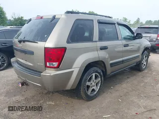 2005 Jeep Grand Cherokee Laredo z VIN 1J4GR48K75C719070, wystawiony jako IAAI lot #42673745 z przebiegiem 181 152 mil mil oraz . Historia ofert i sprzedaży dostępna na DreamBid. Obrazek 4.
