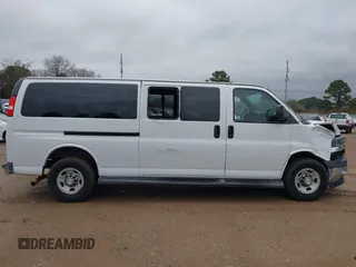 2020 Chevrolet Express Passenger LT z VIN 1GAZGPFG4L1121251, wystawiony jako IAAI lot #41306415 z przebiegiem 77 060 mil mil oraz . Historia ofert i sprzedaży dostępna na DreamBid. Obrazek 19.