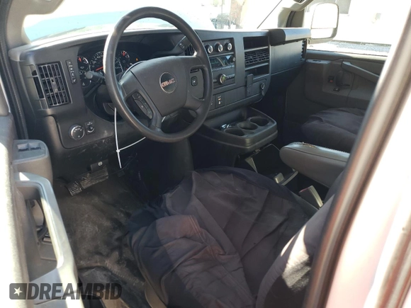 2019 GMC Savana Cargo z VIN 1GTW7AFG6K1294520, wystawiony jako Copart lot #83498774 z przebiegiem 145 685 mil mil oraz Szkoda całkowita • Salvage title. Historia ofert i sprzedaży dostępna na DreamBid. Obrazek 8.