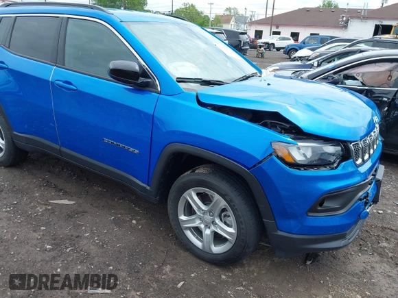 2023 Jeep Compass Latitude z VIN 3C4NJDBN6PT513561, wystawiony jako IAAI lot #42344712 z przebiegiem 4 873 mil mil oraz . Historia ofert i sprzedaży dostępna na DreamBid. Obrazek 1.