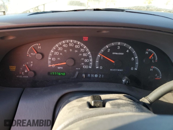 2000 Ford Expedition XLT with VIN 1FMRU15L7YLB63738, listed as a Copart auction lot 85345584 with 177,764 mi miles and Salvage Title. Bid and sale history available at carsss.com. Image 9.