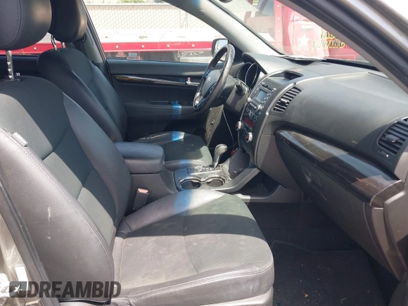 2011 Kia Sorento EX with VIN 5XYKUDA29BG055919, listed as a IAAI auction lot 42105406 with 146,302 mi miles. Bid and sale history available at carsss.com. Image 5.