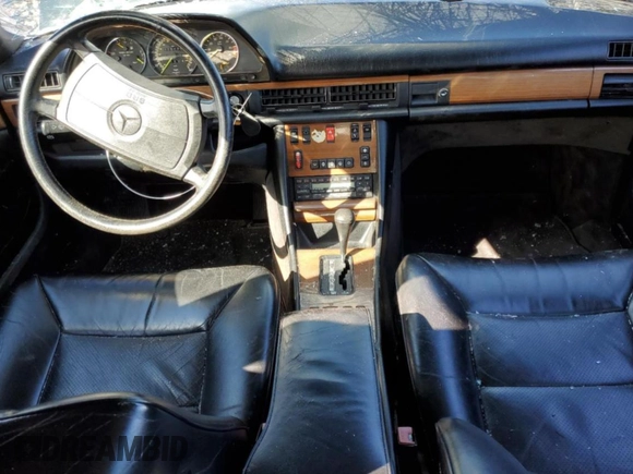 1989 Mercedes-Benz 300 300SE z VIN WDBCA24D2KA437884, wystawiony jako Copart lot #47598914 z przebiegiem 115 130 mil mil oraz Czysty tytuł • Clean title. Historia ofert i sprzedaży dostępna na DreamBid. Obrazek 8.