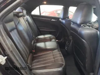 2020 Chrysler 300 S z VIN 2C3CCABGXLH145751, wystawiony jako Copart lot #46607105 z przebiegiem 75 546 mil mil oraz Szkoda całkowita • Salvage title. Historia ofert i sprzedaży dostępna na DreamBid. Obrazek 10.