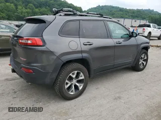 2014 Jeep Cherokee Trailhawk z VIN 1C4PJMBS9EW159721, wystawiony jako Copart lot #60719525 z przebiegiem 136 807 mil mil oraz Szkoda całkowita • Salvage title. Historia ofert i sprzedaży dostępna na DreamBid. Obrazek 3.