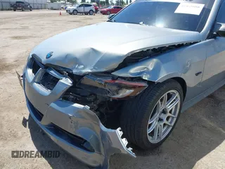 2007 BMW 3 Series 328xi z VIN WBAVC73587KP33390, wystawiony jako IAAI lot #42465688 z przebiegiem 144 423 mil mil oraz . Historia ofert i sprzedaży dostępna na DreamBid. Obrazek 6.