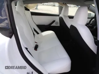 2025 Tesla Model 3 Long Range z VIN 5YJ3E1EBXSF968724, wystawiony jako Copart lot #53128525 z przebiegiem 1 127 mil mil oraz Szkoda całkowita • Salvage title. Historia ofert i sprzedaży dostępna na DreamBid. Obrazek 10.