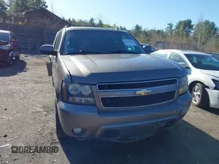 2011 Chevrolet Suburban LT с VIN 1GNSKJE3XBR126576, выставлен на аукционе IAAI как лот 42093300 с пробегом 255 976 миль миль и . История ставок и продаж доступна на DreamBid. Изображение 12.