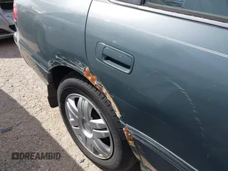 2001 Toyota Camry CE z VIN JT2BG22K310536515, wystawiony jako IAAI lot #42409847 z przebiegiem 205 978 mil mil oraz . Historia ofert i sprzedaży dostępna na DreamBid. Obrazek 13.