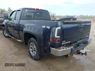 2011 GMC Sierra 1500 SL z VIN 1GTR2UEAXBZ122261, wystawiony jako IAAI lot #42220220 z przebiegiem 241 367 mil mil oraz . Historia ofert i sprzedaży dostępna na DreamBid. Obrazek 3.