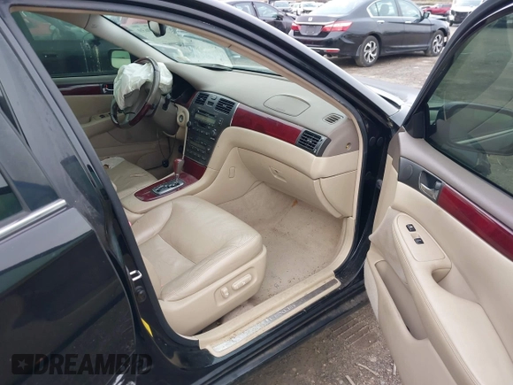 2004 Lexus ES 330 with VIN JTHBA30G445015435, listed as a IAAI auction lot 41919639 with 196,982 mi miles. Bid and sale history available at carsss.com. Image 5.