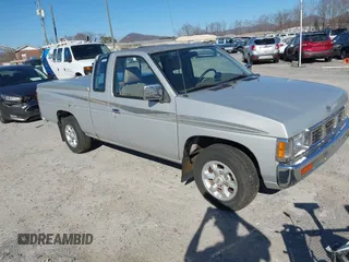 1997 Nissan Frontier XE z VIN 1N6SD16S7VC403567, wystawiony jako IAAI lot #41801993 z przebiegiem 95 144 mil mil oraz . Historia ofert i sprzedaży dostępna na DreamBid. Obrazek 1.