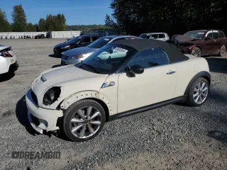 2015 MINI Roadster S z VIN WMWSY3C56FT595466, wystawiony jako Copart lot #69655944 z przebiegiem 53 971 mil mil oraz Szkody całkowita. Historia ofert i sprzedaży dostępna na DreamBid. Obrazek 1.