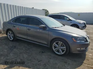 2015 Volkswagen Passat SEL Premium z VIN 1VWCV7A33FC070144, wystawiony jako Copart lot #56777395 z przebiegiem 115 667 mil mil oraz Nie do naprawy • Non repairable. Historia ofert i sprzedaży dostępna na DreamBid. Obrazek 4.