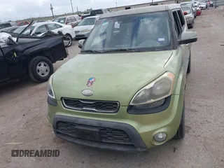 2013 Kia Soul ! with VIN KNDJT2A60D7576761, listed as a IAAI auction lot 42142415 with 1 mi miles. Bid and sale history available at carsss.com. Image 10.