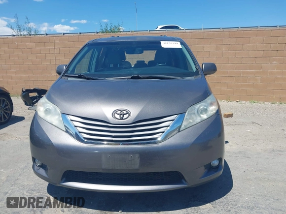 2016 Toyota Sienna XLE with VIN 5TDYK3DCXGS722960, listed as a IAAI auction lot 42153794 with 147,331 mi miles. Bid and sale history available at carsss.com. Image 13.