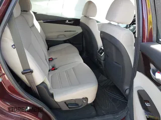 2020 Kia Sorento LX with VIN 5XYPG4A38LG658867, listed as a IAAI auction lot 41904018 with 48,499 mi miles. Bid and sale history available at carsss.com. Image 8.