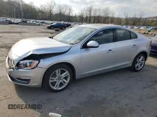 2015 Volvo S60 T5 Premier z VIN YV1612TK9F1355746, wystawiony jako Copart lot #54016445 z przebiegiem 37 272 mil mil oraz Szkoda całkowita • Salvage title. Historia ofert i sprzedaży dostępna na DreamBid. Obrazek 1.