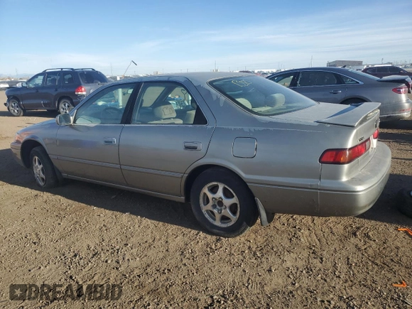 1998 Toyota Camry LE z VIN JT2BG28K2W0164356, wystawiony jako Copart lot #49450065 z przebiegiem 240 905 mil mil oraz Czysty tytuł • Clean title. Historia ofert i sprzedaży dostępna na DreamBid. Obrazek 2.