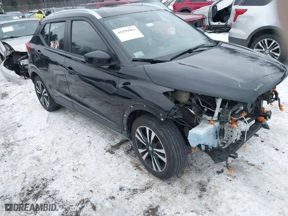 2019 Nissan Kicks S with VIN 3N1CP5CU6KL553216, listed as a IAAI auction lot 41295064 with NaN miles. Bid and sale history available at carsss.com. Image 1.
