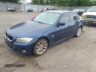 2011 BMW 3 Series 328i xDrive z VIN WBAPK5G51BNN29628, wystawiony jako IAAI lot #42245328 z przebiegiem 177 218 mil mil oraz . Historia ofert i sprzedaży dostępna na DreamBid. Obrazek 2.