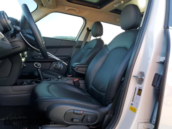 2018 MINI Countryman Cooper z VIN WMZYS7C31J3E08411, wystawiony jako Copart lot #43066195 z przebiegiem 39 451 mil mil oraz Szkoda całkowita • Salvage title. Historia ofert i sprzedaży dostępna na DreamBid. Obrazek 7.