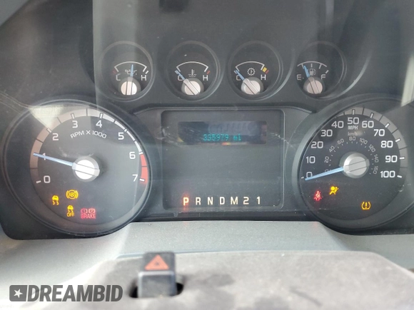 2015 Ford F-250 XL z VIN 1FT7W2A68FEA29317, wystawiony jako Copart lot #48425845 z przebiegiem 335 979 mil mil oraz Czysty tytuł • Clean title. Historia ofert i sprzedaży dostępna na DreamBid. Obrazek 9.