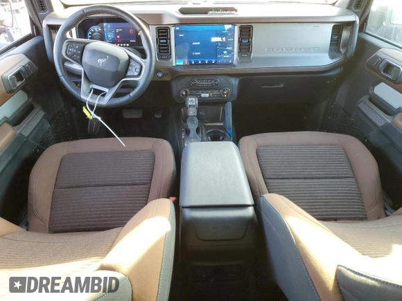 2021 Ford Bronco z VIN 1FMDE5AP0MLA98152, wystawiony jako Copart lot #84872094 z przebiegiem 10 907 mil mil oraz Szkoda całkowita • Salvage title. Historia ofert i sprzedaży dostępna na DreamBid. Obrazek 8.