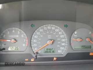 2001 Volvo V40 z VIN YV1VW29581F738166, wystawiony jako Copart lot #86166264 z przebiegiem 83 518 mil mil oraz Tytuł czysty. Historia ofert i sprzedaży dostępna na DreamBid. Obrazek 9.