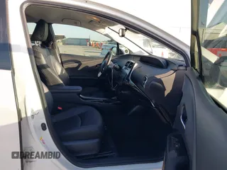 2017 Toyota Prius Two with VIN JTDKARFU4H3535752, listed as a IAAI auction lot 41975718 with 304,314 mi miles. Bid and sale history available at carsss.com. Image 5.