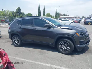 2020 Jeep Compass Latitude z VIN 3C4NJCBBXLT126537, wystawiony jako IAAI lot #42551696 z przebiegiem 38 538 mil mil oraz . Historia ofert i sprzedaży dostępna na DreamBid. Obrazek 13.