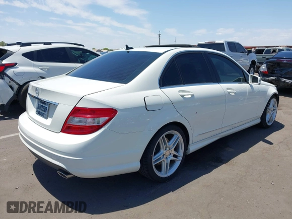 2011 Mercedes-Benz C 300 Sport z VIN WDDGF5EB3BR168224, wystawiony jako IAAI lot #42629358 z przebiegiem 134 692 mil mil oraz . Historia ofert i sprzedaży dostępna na DreamBid. Obrazek 4.
